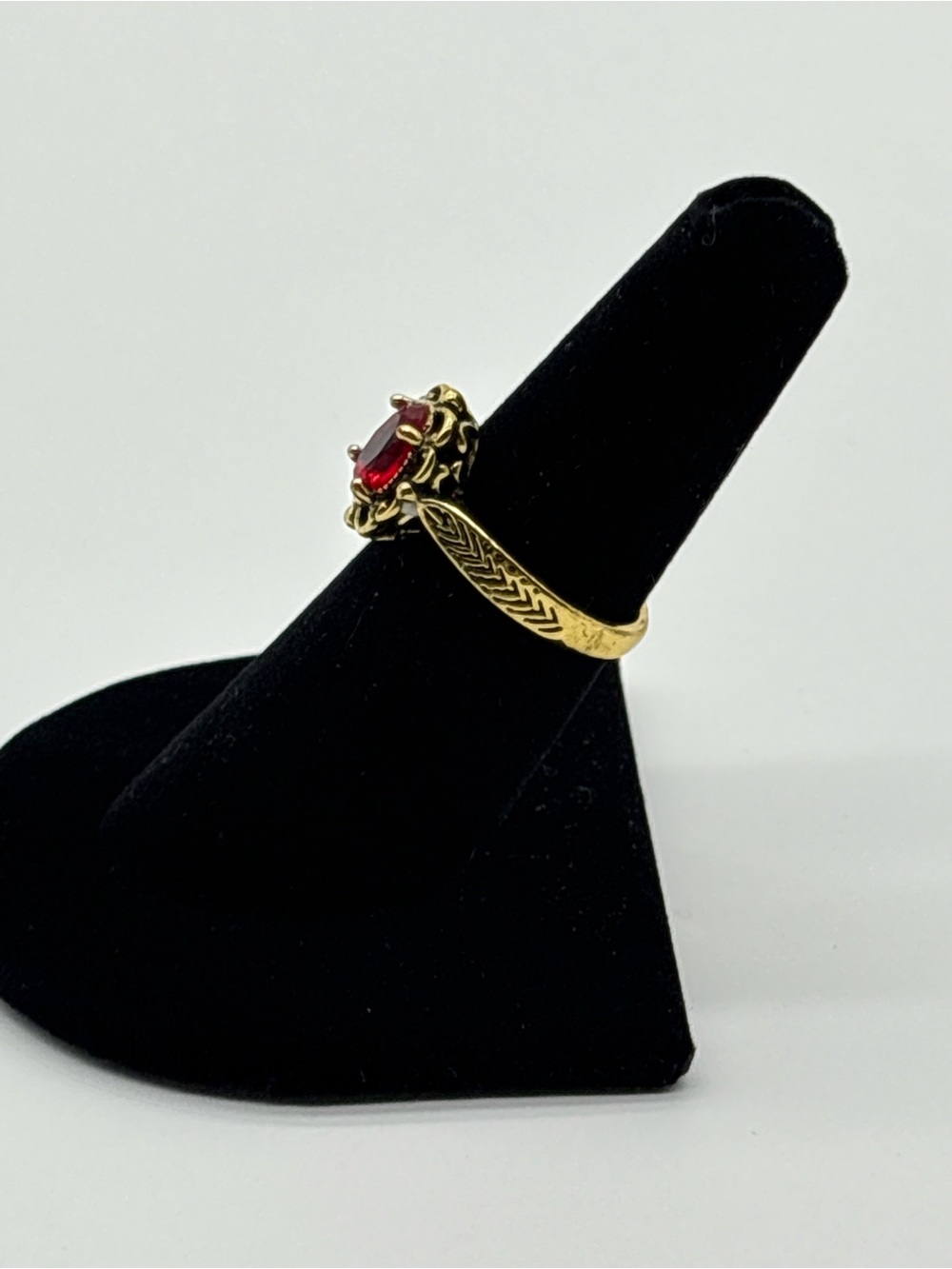 Gold Red Oval Gemstone Filigree Ring Size 7 Women Jewelry - Picture 3 of 4